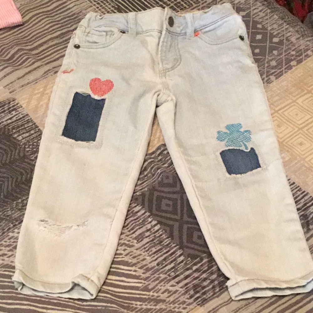 Girls adjustable waist distressed capris